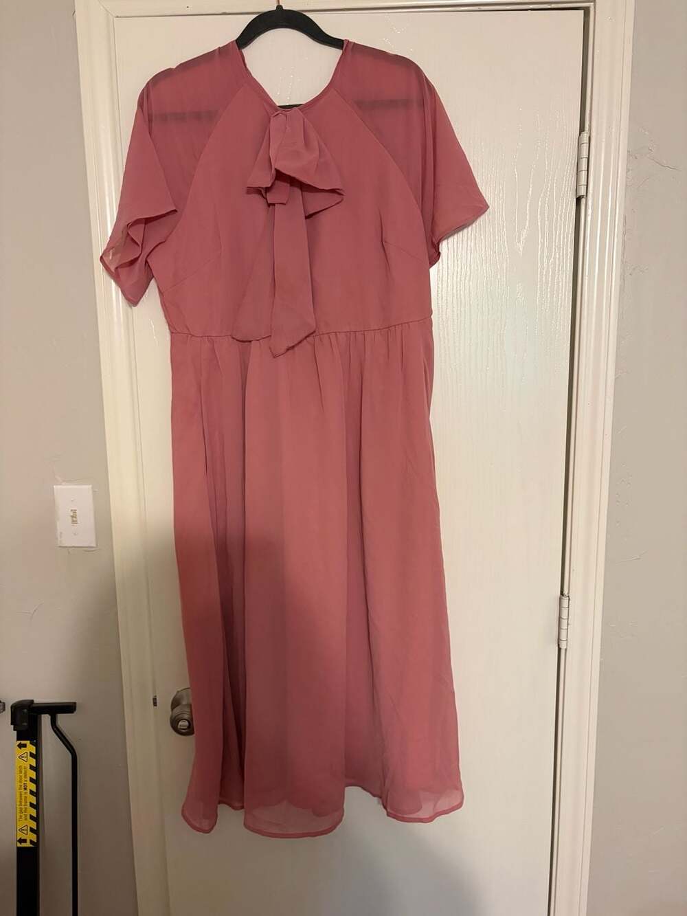 BloomChic Chiffon Midi Dress Pink Short Sleeve Tie Back